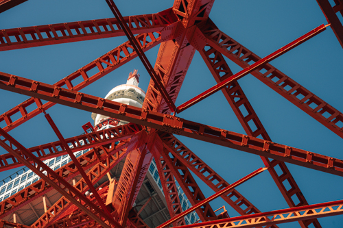 強く、高く、空へ